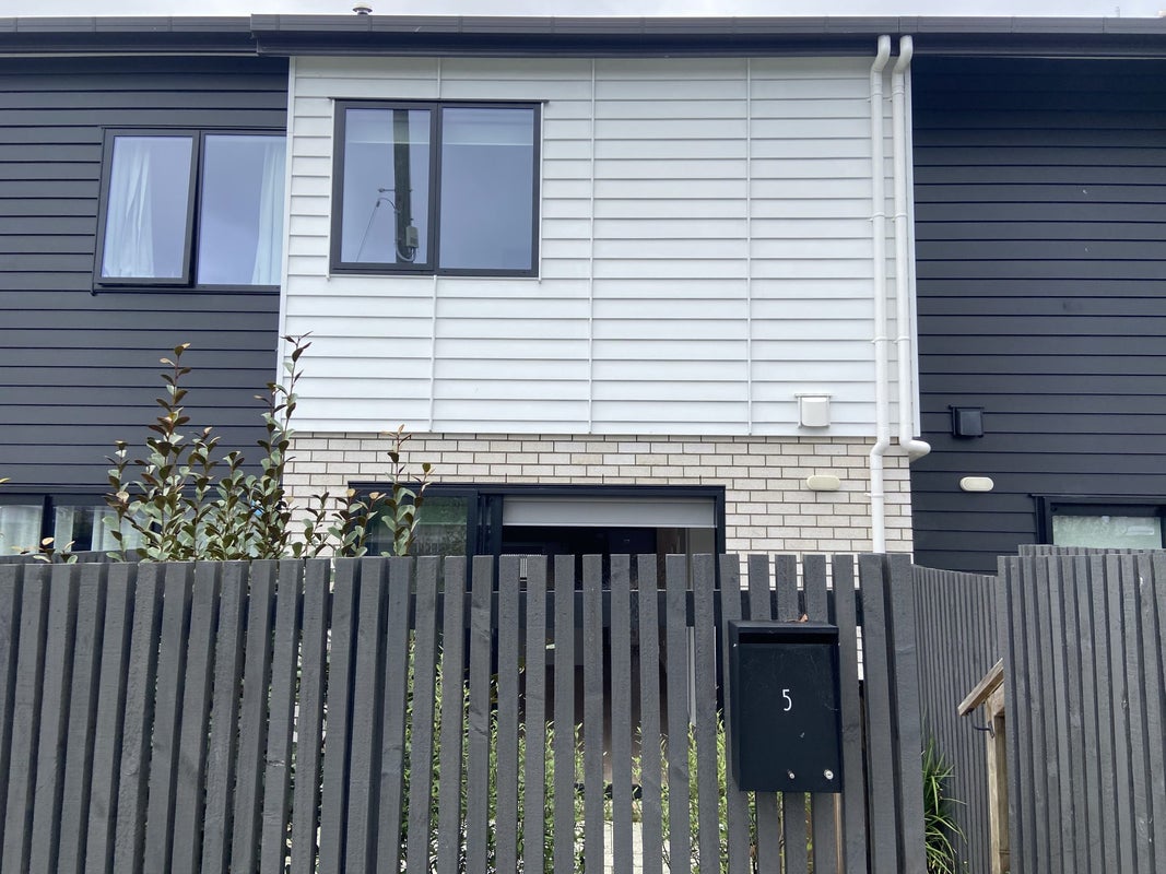 5 Whati Lane, Henderson, Auckland - Carousel 1
