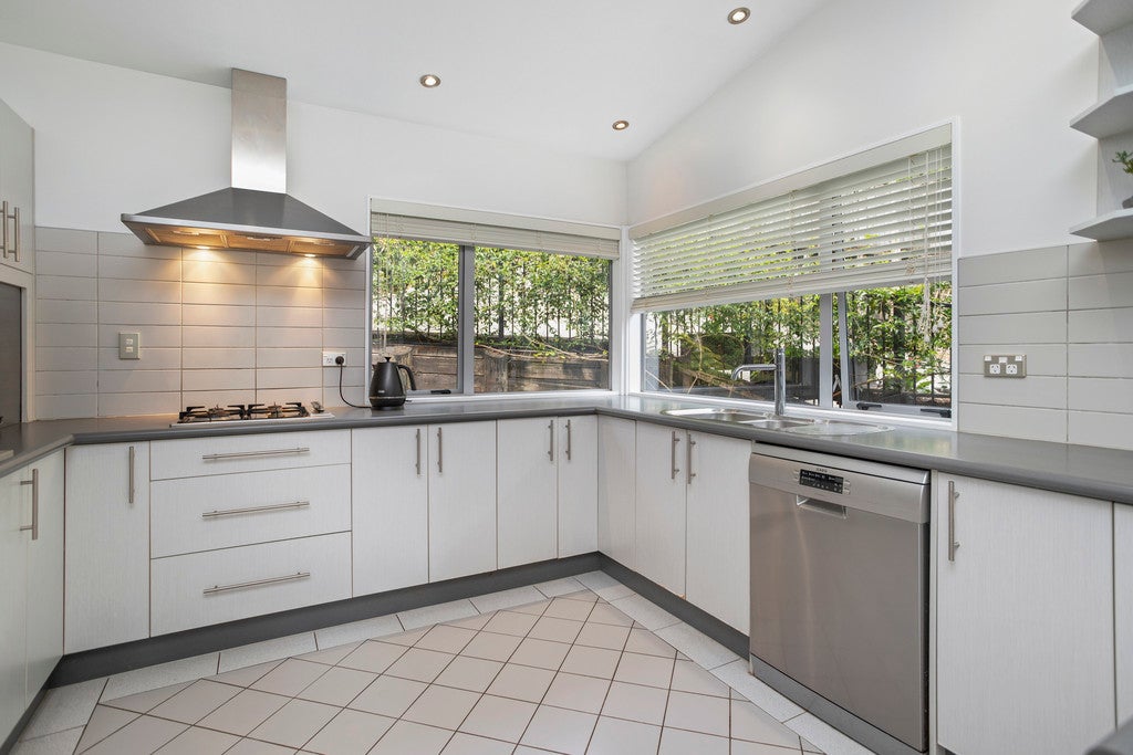2/125 Canongate Street, Birkdale, Auckland - Carousel 2