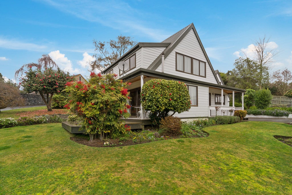 20 Wychwood Crescent, Springfield, Rotorua - Carousel 1