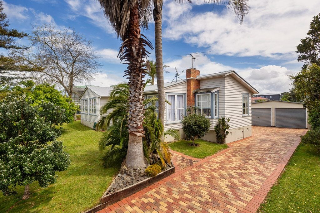 26 Cleland Crescent, Blockhouse Bay, Auckland - Carousel 1
