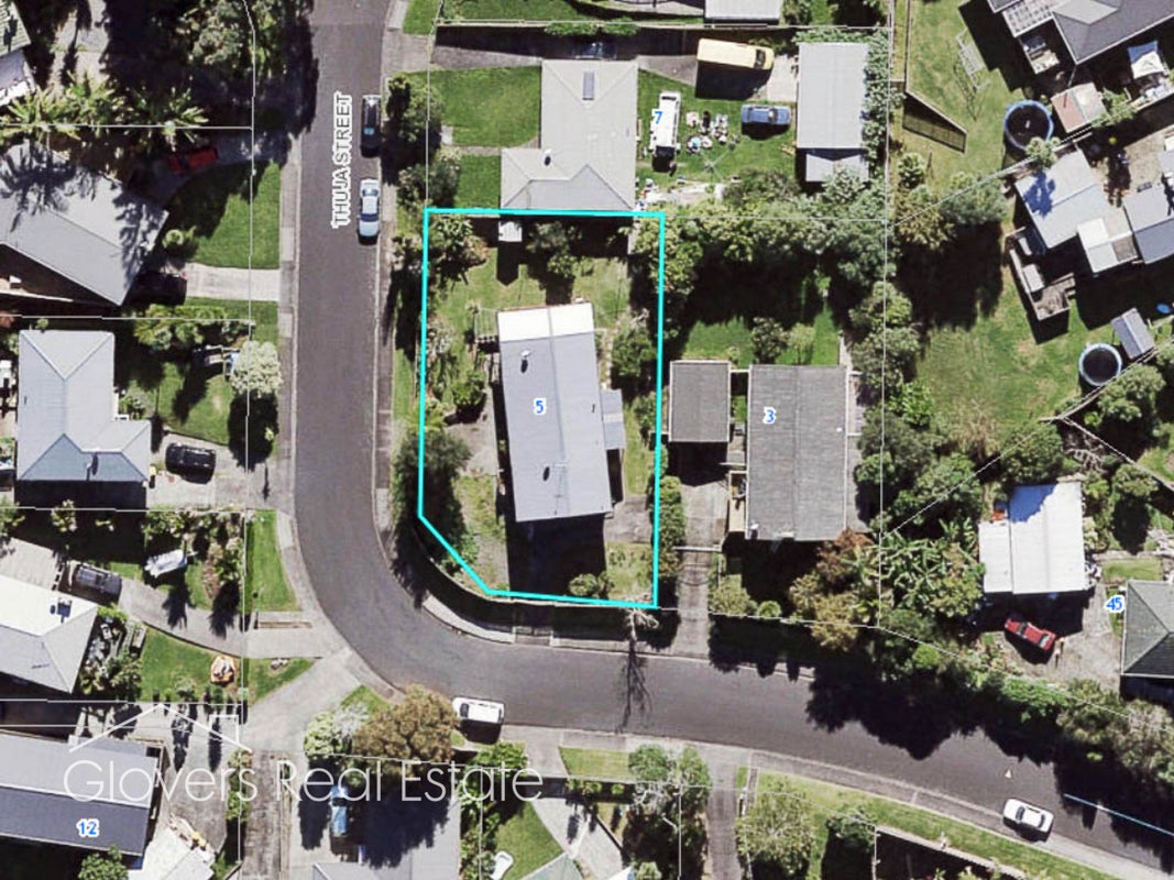 5 Thuja Street, Green Bay, Auckland - Carousel 2