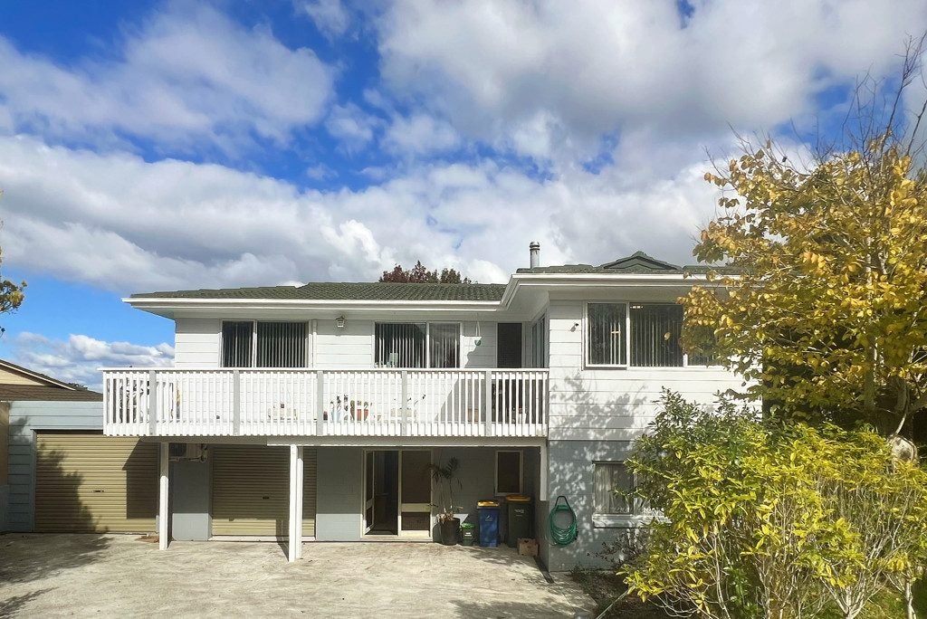 7 Ballial Place, West Harbour, Auckland - Carousel 1