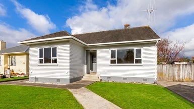 23 Savage Crescent, West End, Palmerston North - Carousel 1