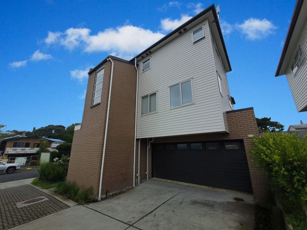 37 Merriefield Avenue, Forrest Hill, Auckland - Carousel 1