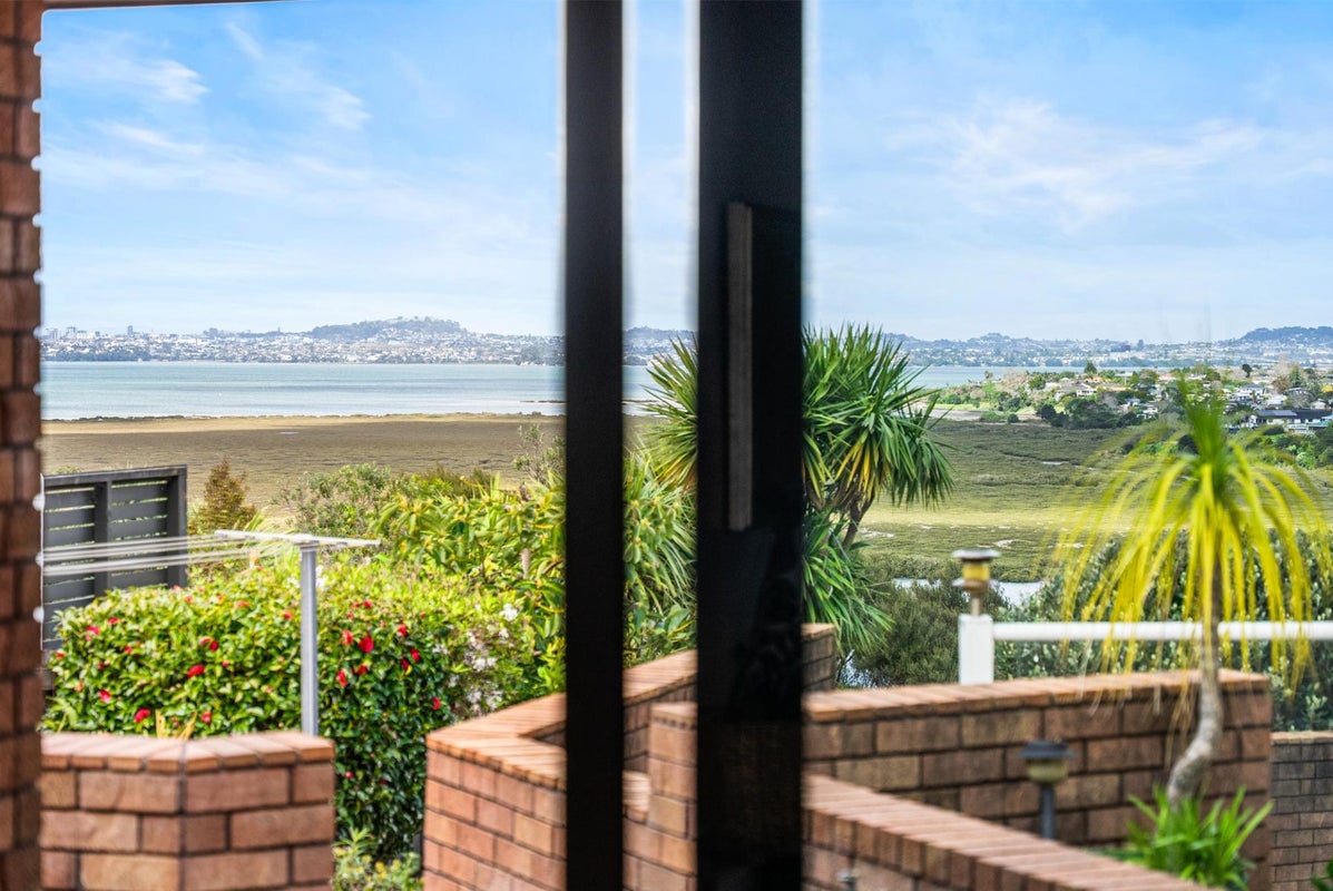 9 Renoir Street, West Harbour, Auckland - Carousel 1