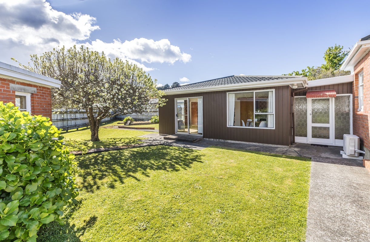 146 Main Road, Tawa, Wellington - Carousel 2