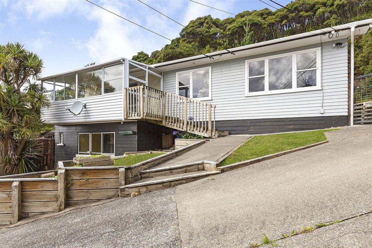 17 Puriri Street, Wainuiomata, Lower Hutt - Carousel 1