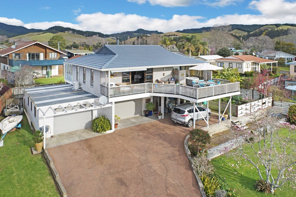 8 Cottonwood Place, Papakura - Carousel 2