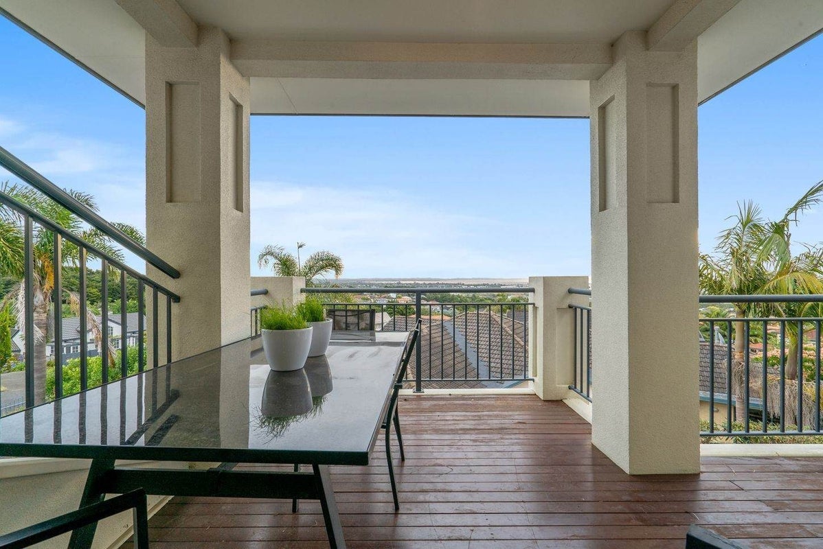 56 Ribbonwood Crescent, Goodwood Heights, Auckland - Carousel 4