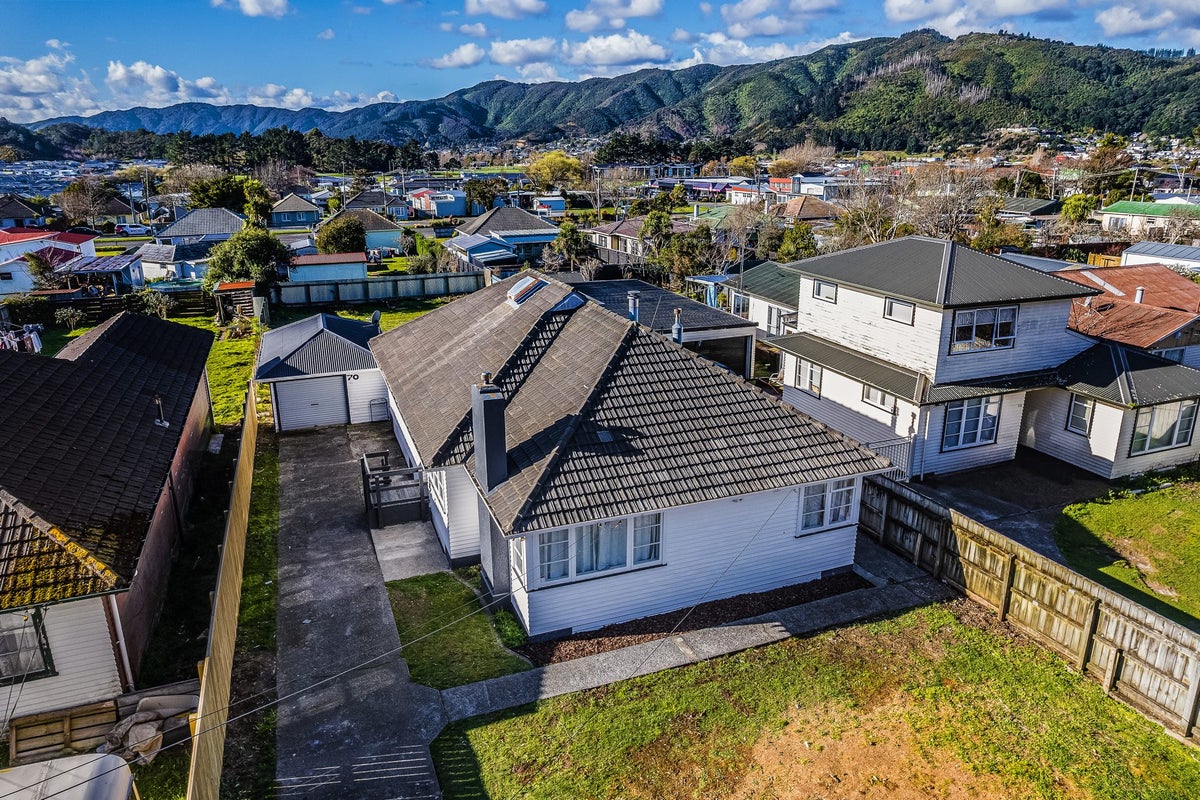70 Fraser Street, Wainuiomata, Lower Hutt, Wellington - Carousel 13