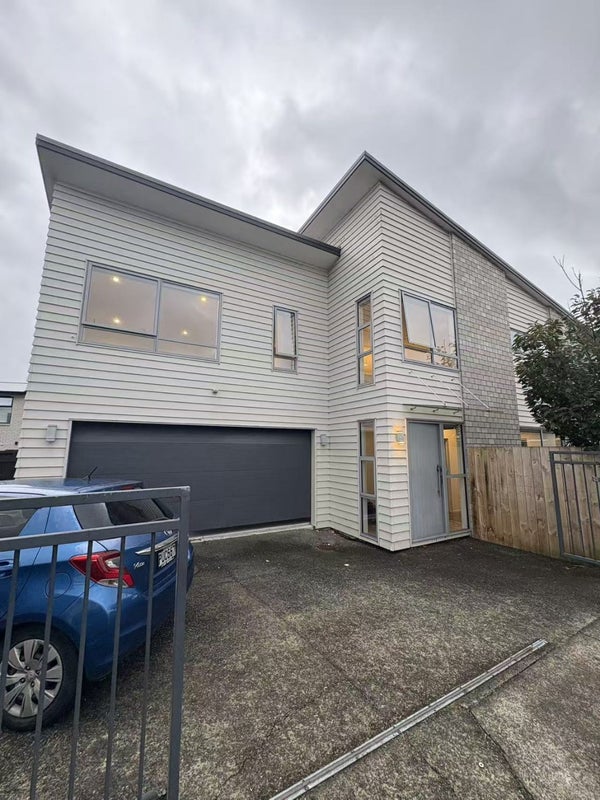 1 Sunshine Boulevard, Sunnyvale, Auckland - Carousel 1