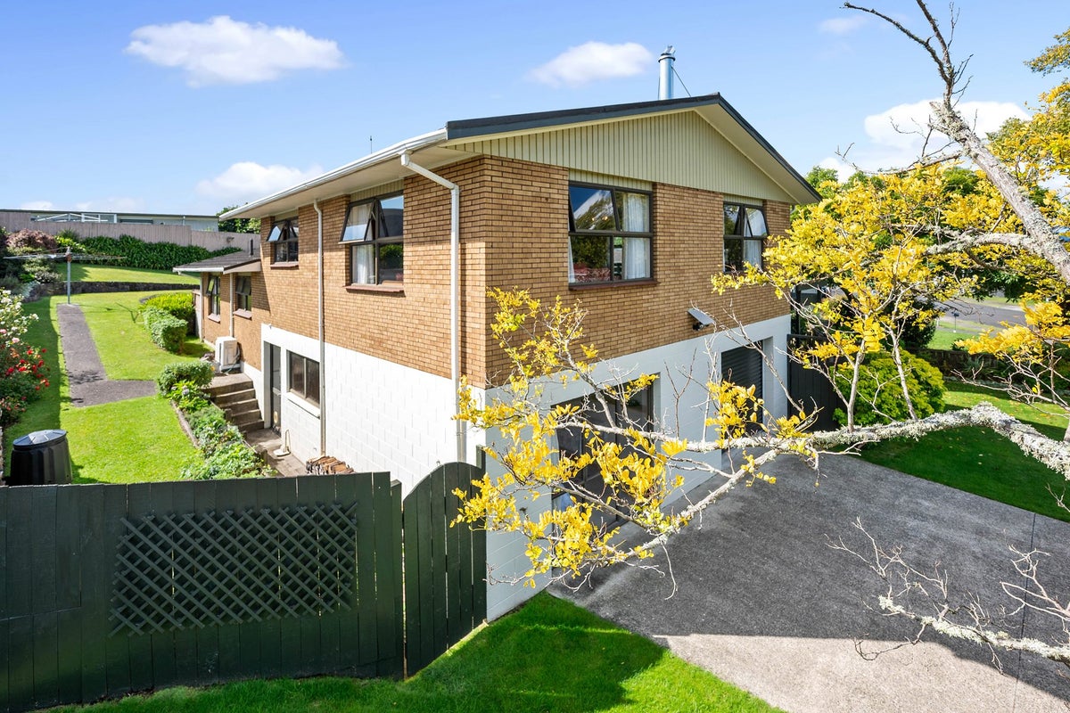 24 Hathor Street, Pomare, Rotorua - Carousel 1