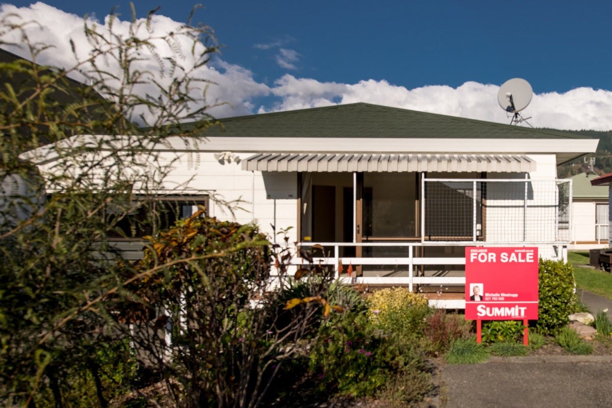 8 Dellwood Green, Richmond, Richmond - Carousel 2