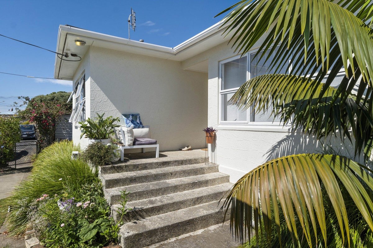 16 Rosendale Avenue, Spotswood, New Plymouth - Carousel 2