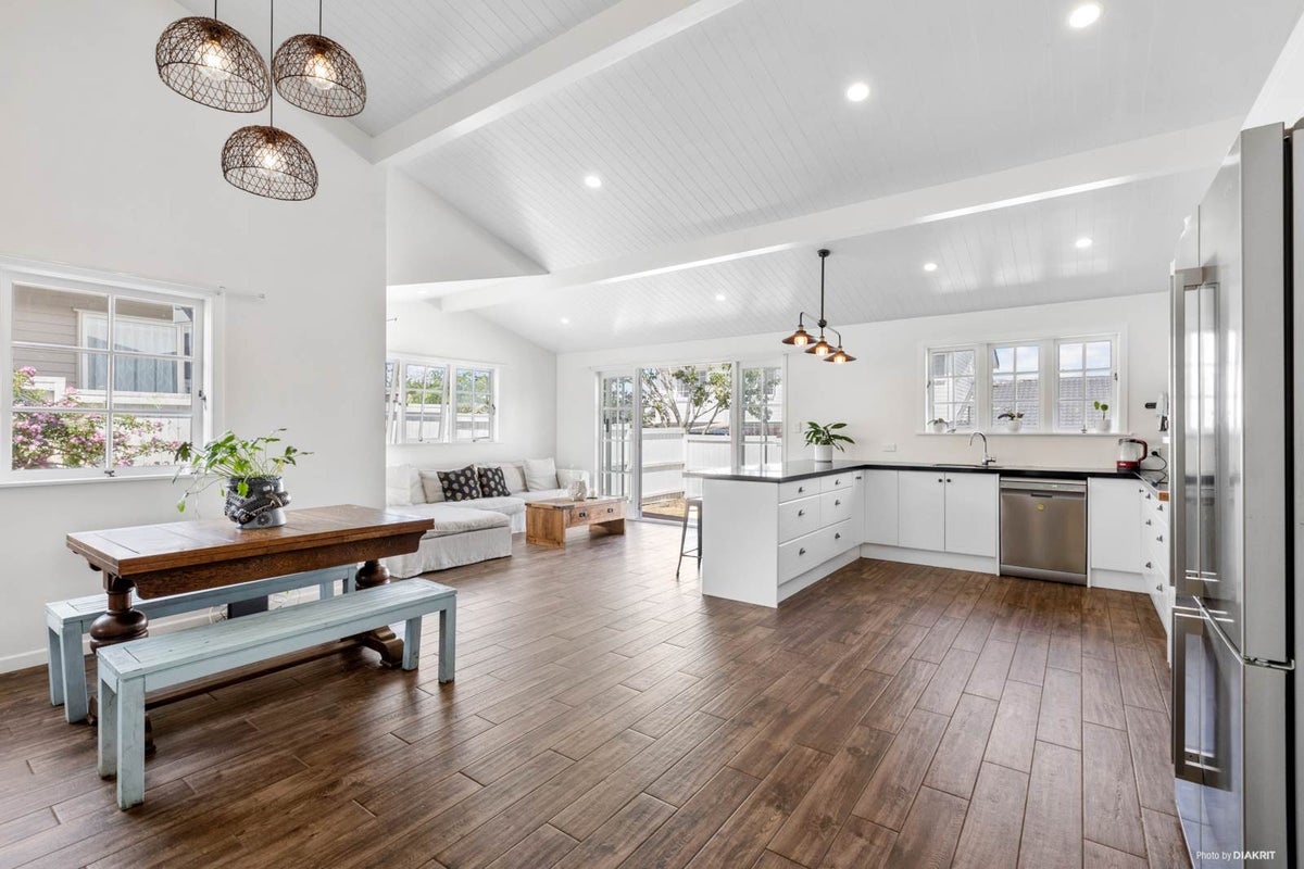 200 Cook Street, Howick, Auckland - Carousel 1