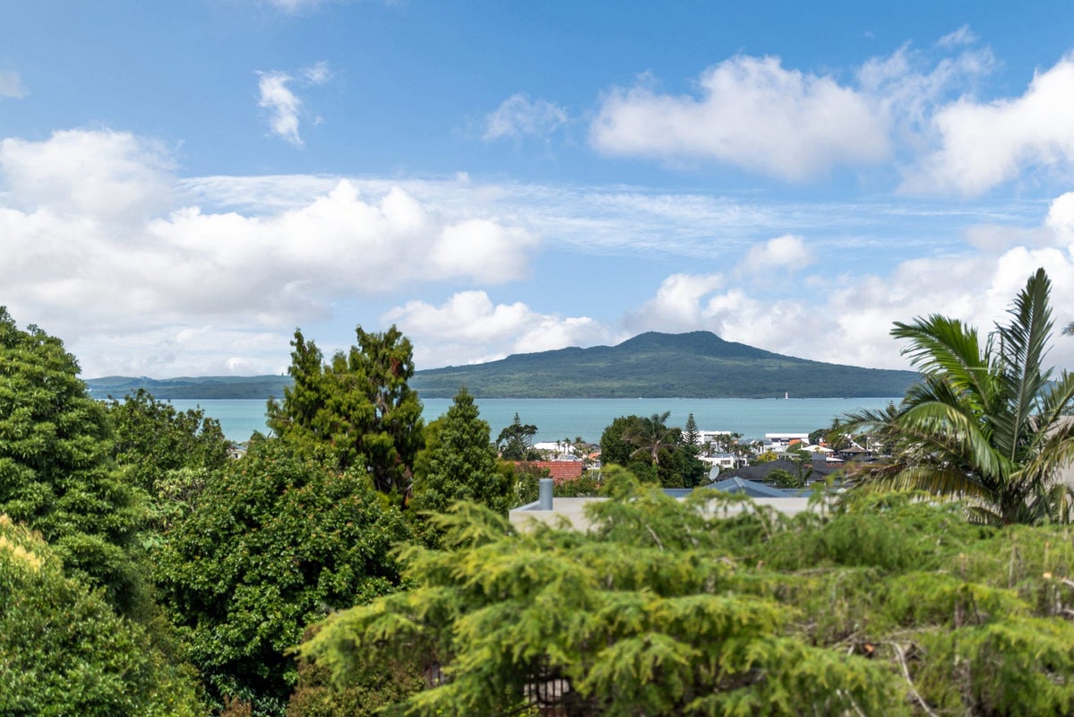 53 Parr Terrace, Castor Bay, Auckland - Carousel 2