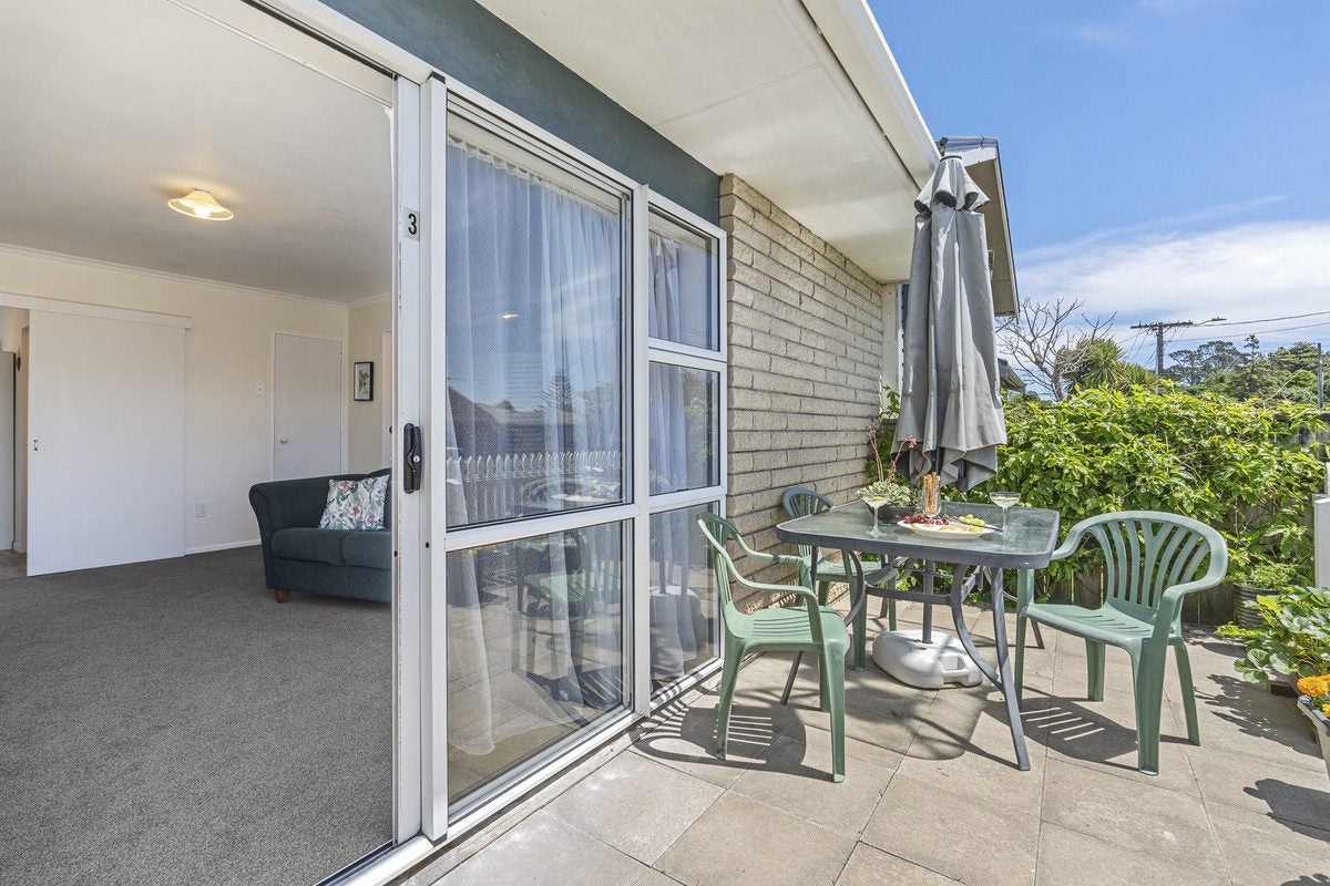 3/220 CORONATION Avenue, Welbourn, New Plymouth - Carousel 2