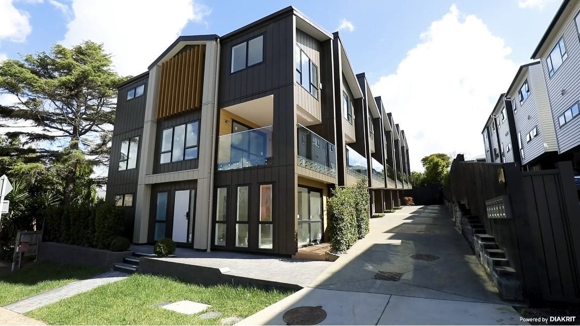 1/30 Potter Avenue, Northcote, Auckland - Carousel 1