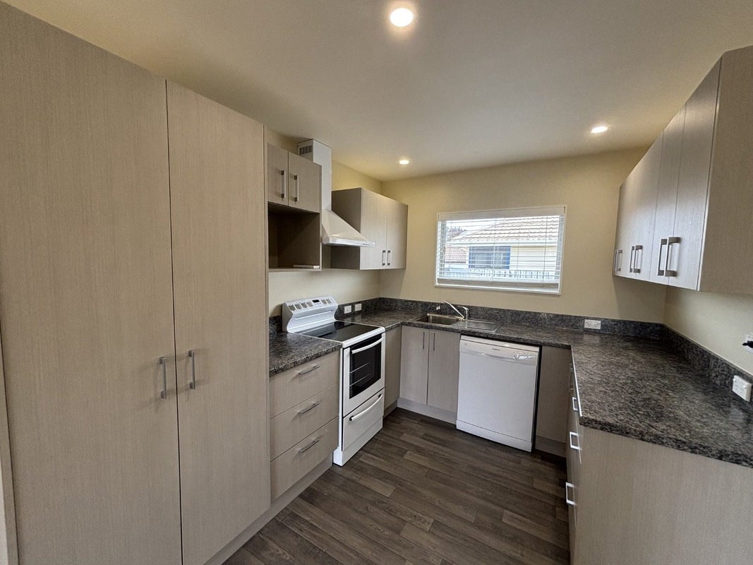 1/2 Wildwood Avenue, Wainoni, Christchurch - Carousel 2