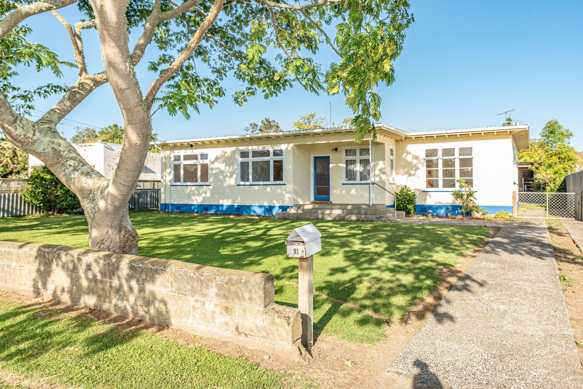 11 Madras Street, Aramoho, Whanganui - Carousel 1