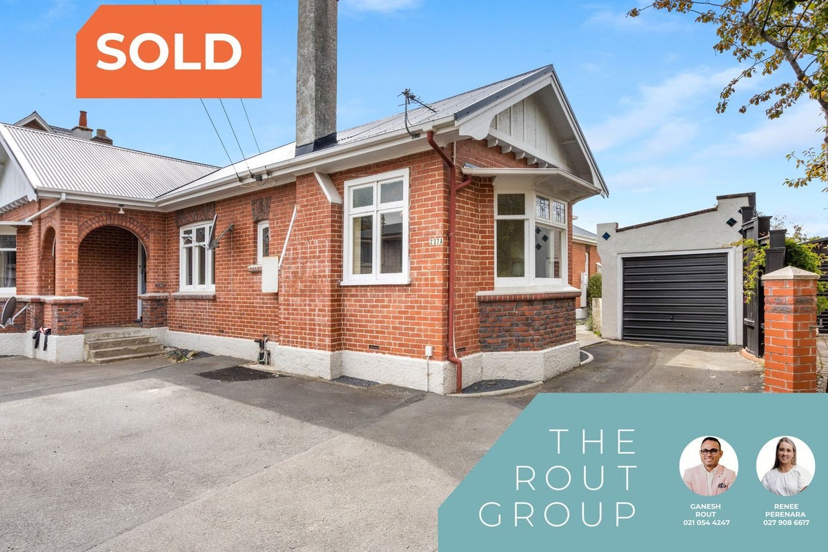 237A Bay View Road, Saint Clair, Dunedin - Carousel 1