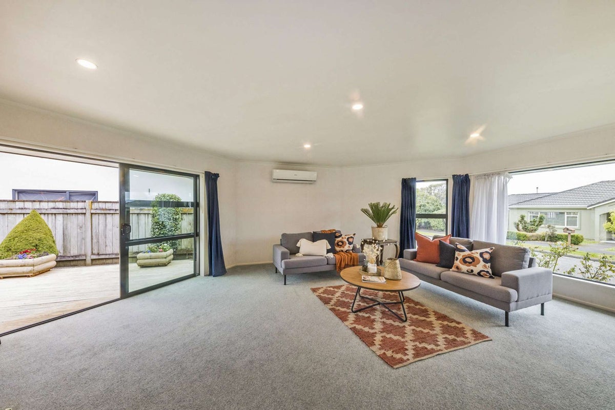 8 Woodgate Court, Fitzherbert, Palmerston North - Carousel 2