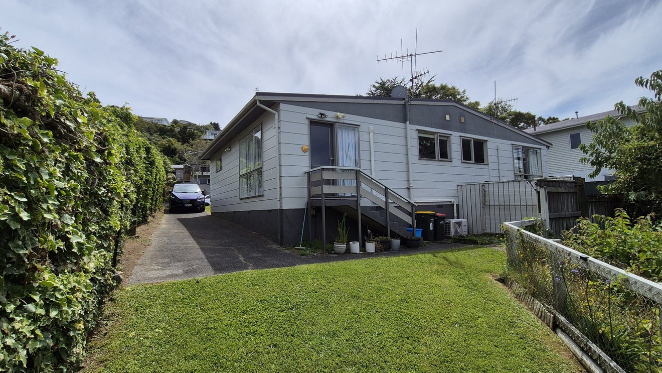 10B Camellia Terrace, Maungaraki, Lower Hutt - Carousel 1