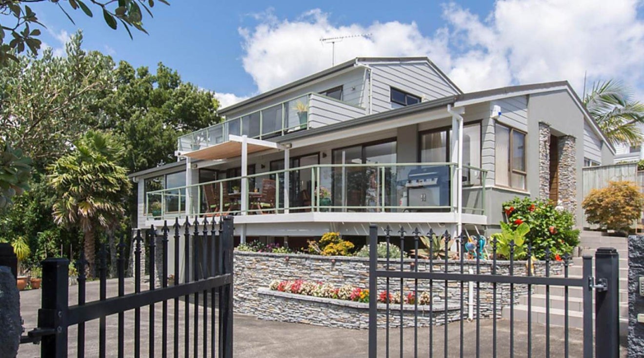 17A Sea View Terrace, Cockle Bay, Auckland - Carousel 2