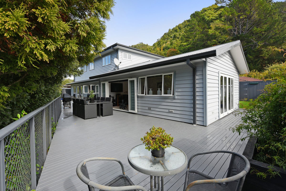 10 Beechwood Way, Te Marua, Upper Hutt - Carousel 1