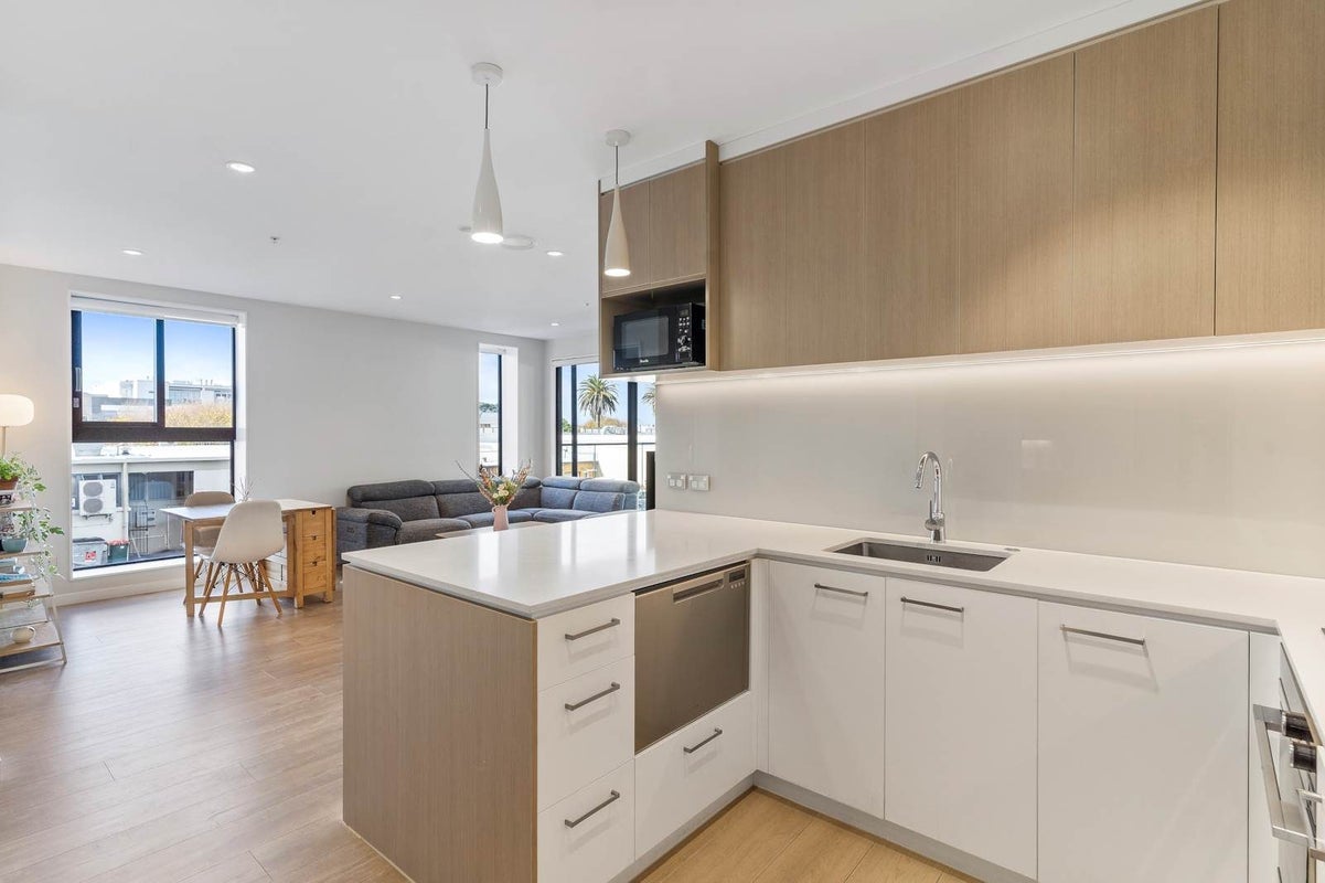 111/4 Bute Road, Browns Bay, Auckland - Carousel 2