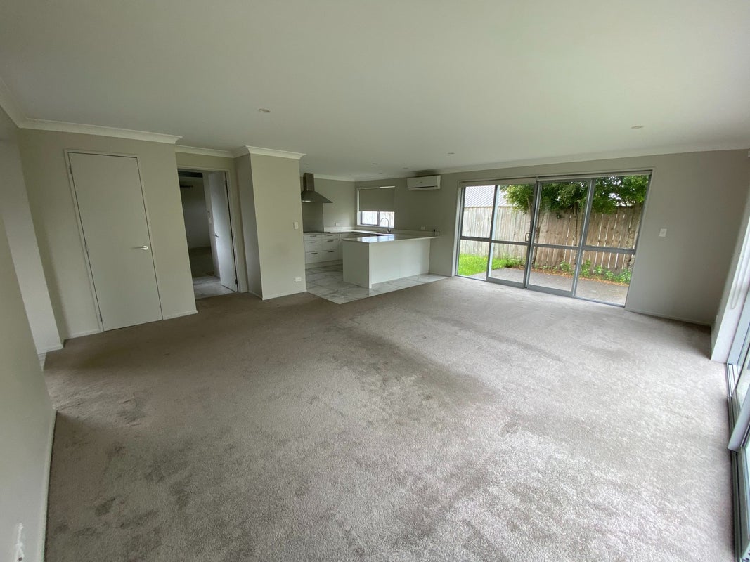 9 Kahawairahi Drive, Beachlands, Auckland - Carousel 2