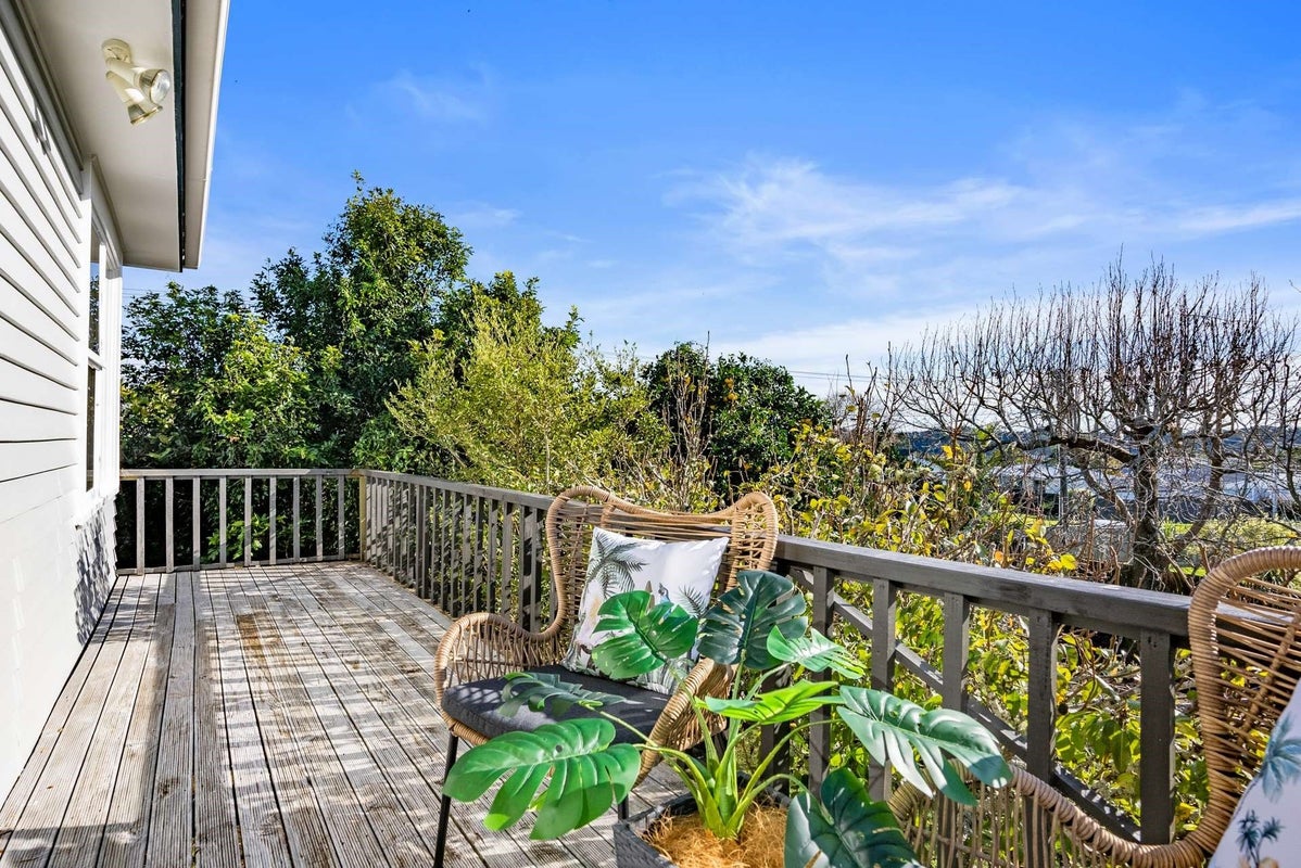 4 Fordham Street, Beach Haven, Auckland - Carousel 2