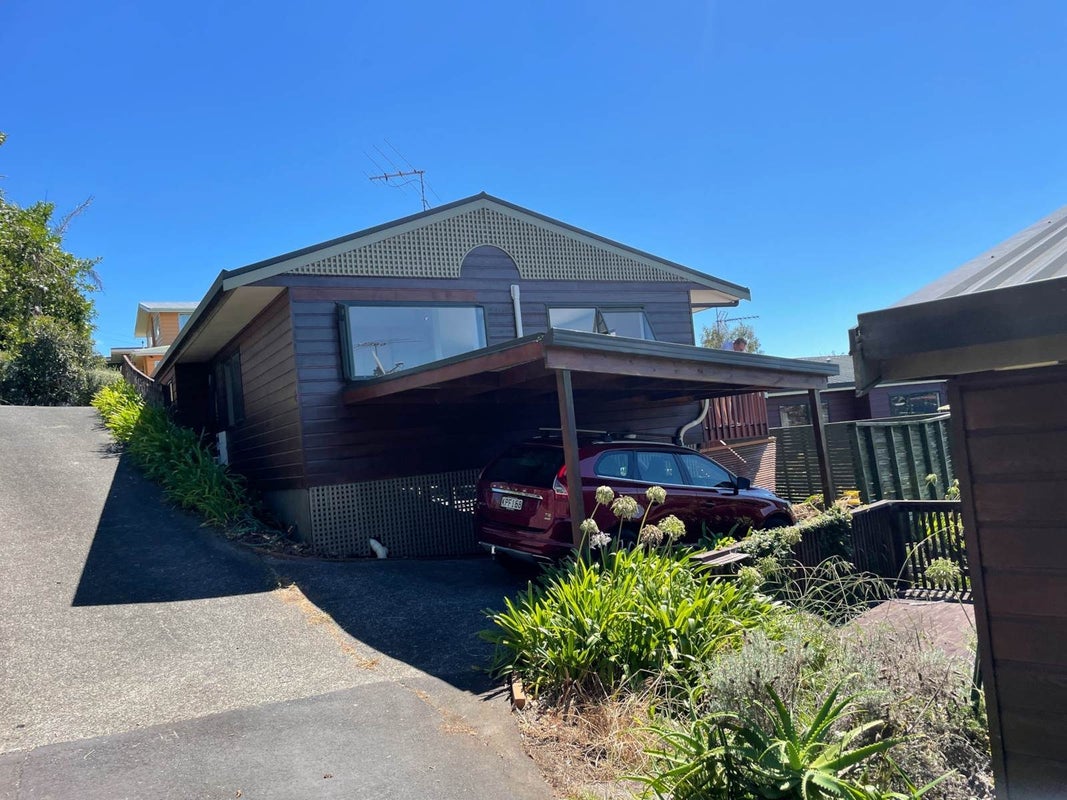 2/76 Target Road, Totara Vale, Auckland - Carousel 1