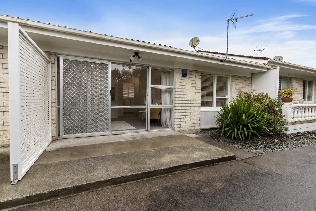 4/13 Queens Avenue, Balmoral, Auckland - Carousel 1