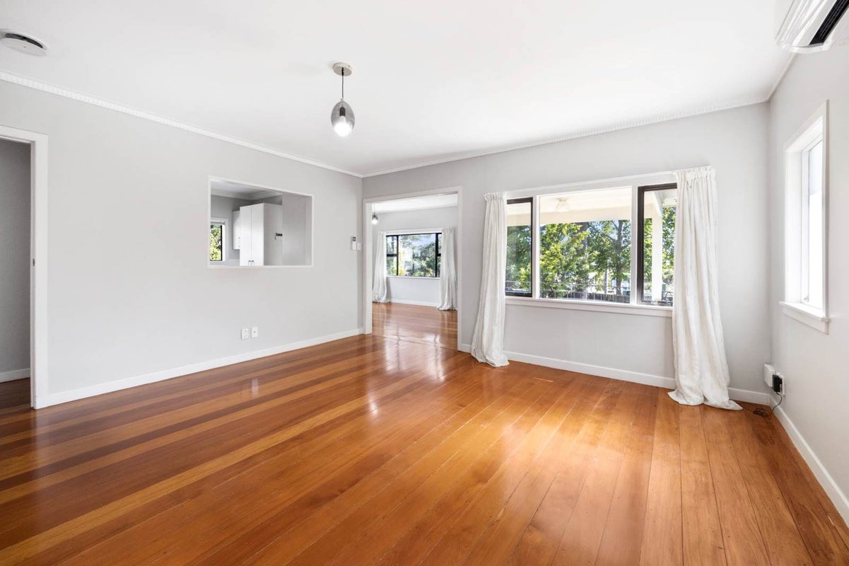 17 Margan Avenue, New Lynn, Auckland - Carousel 2