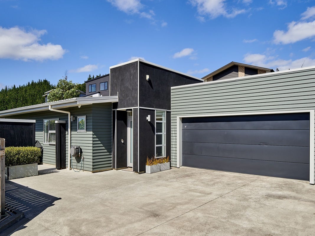 147 Navigation Drive, Whitby, Porirua - Carousel 1