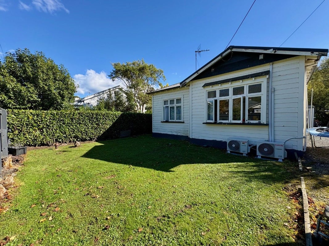 5 Ainslee Place, North East Valley, Dunedin - Carousel 23