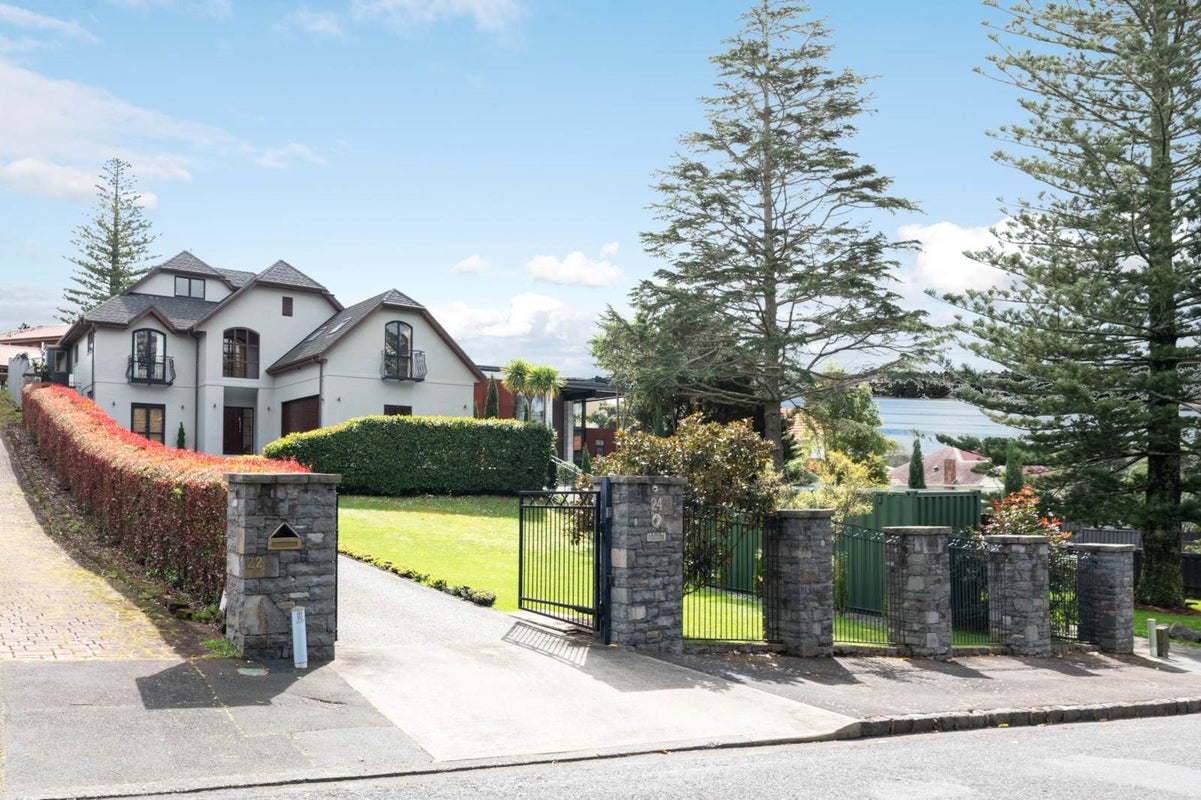 24 Apihai Street, Orakei, Auckland - Carousel 1