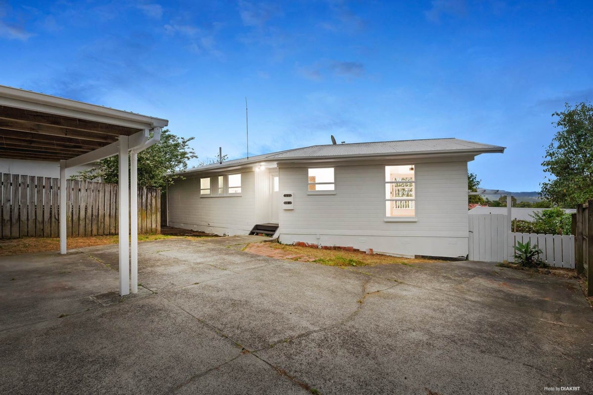 39A Sunhill Road, Sunnyvale, Auckland - Carousel 1