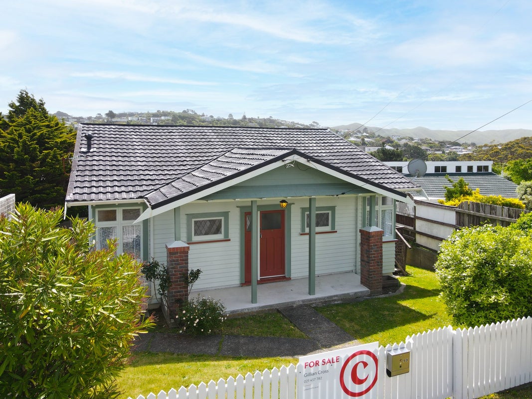 13 Retter Street, Paparangi, Wellington - Carousel 1
