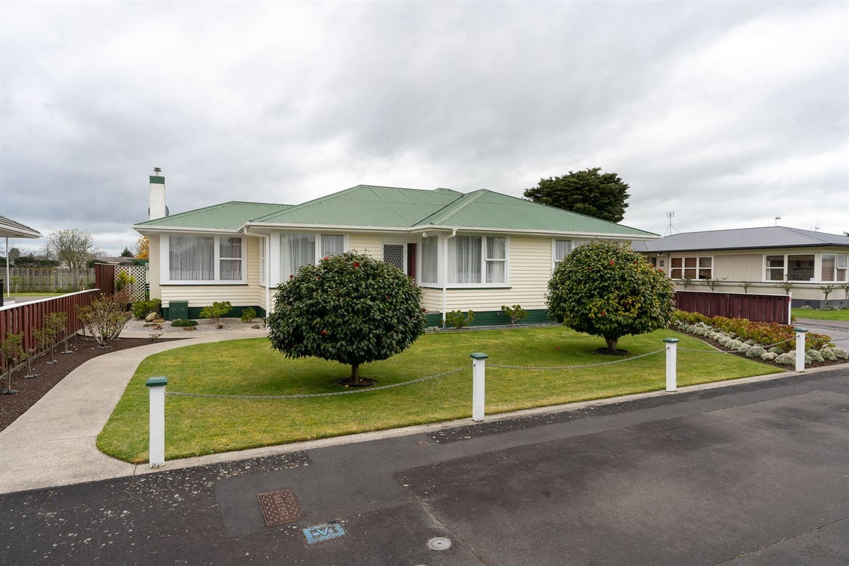 29 Scott Avenue, Hamilton East, Hamilton - Carousel 1