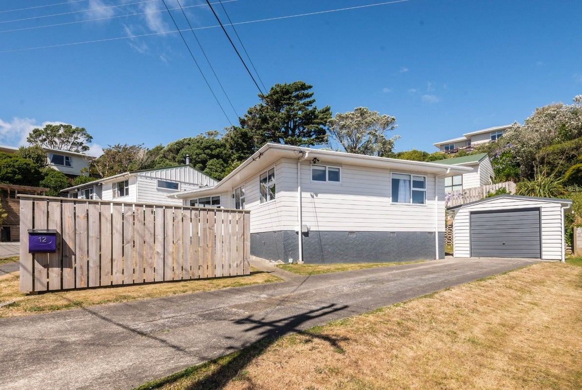 12 Griffiths Grove, Newlands, Wellington - Carousel 2