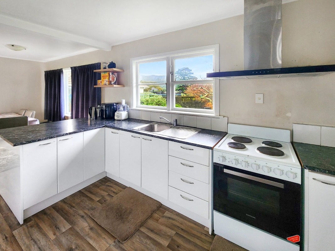 5 Willow Grove, Wainuiomata, Lower Hutt - Carousel 2