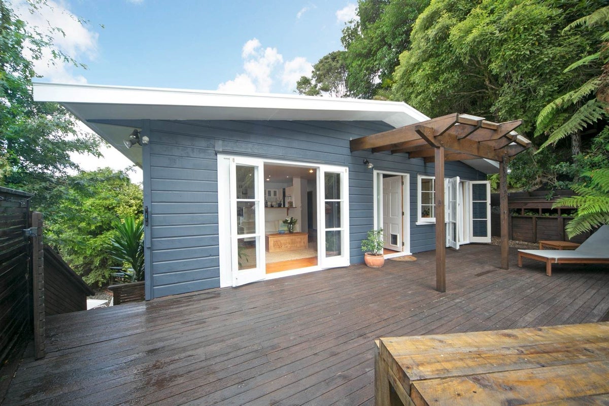 183 Woodlands Park Road, Titirangi, Auckland - Carousel 1