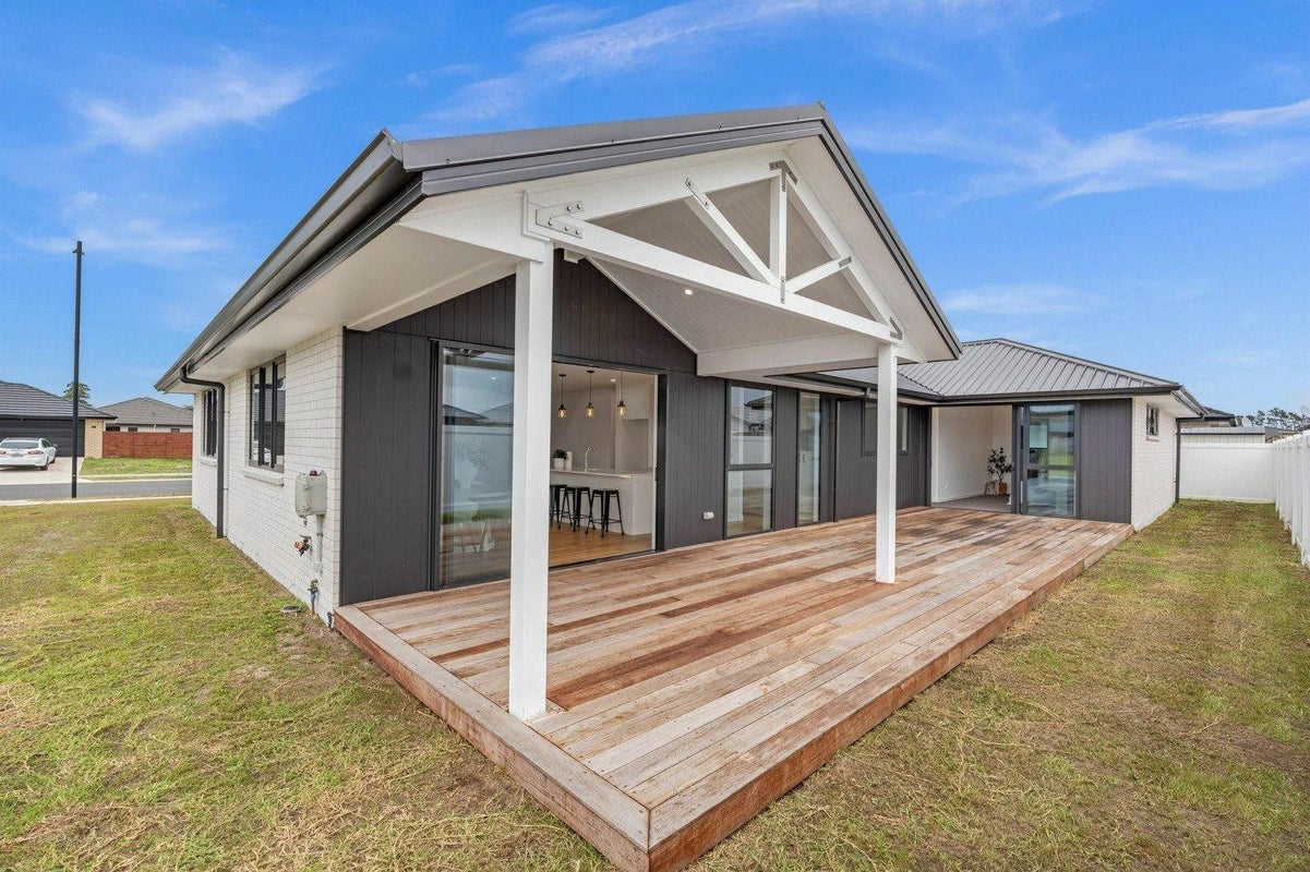 8 Te Piriti Road, One Tree Point - Carousel 17