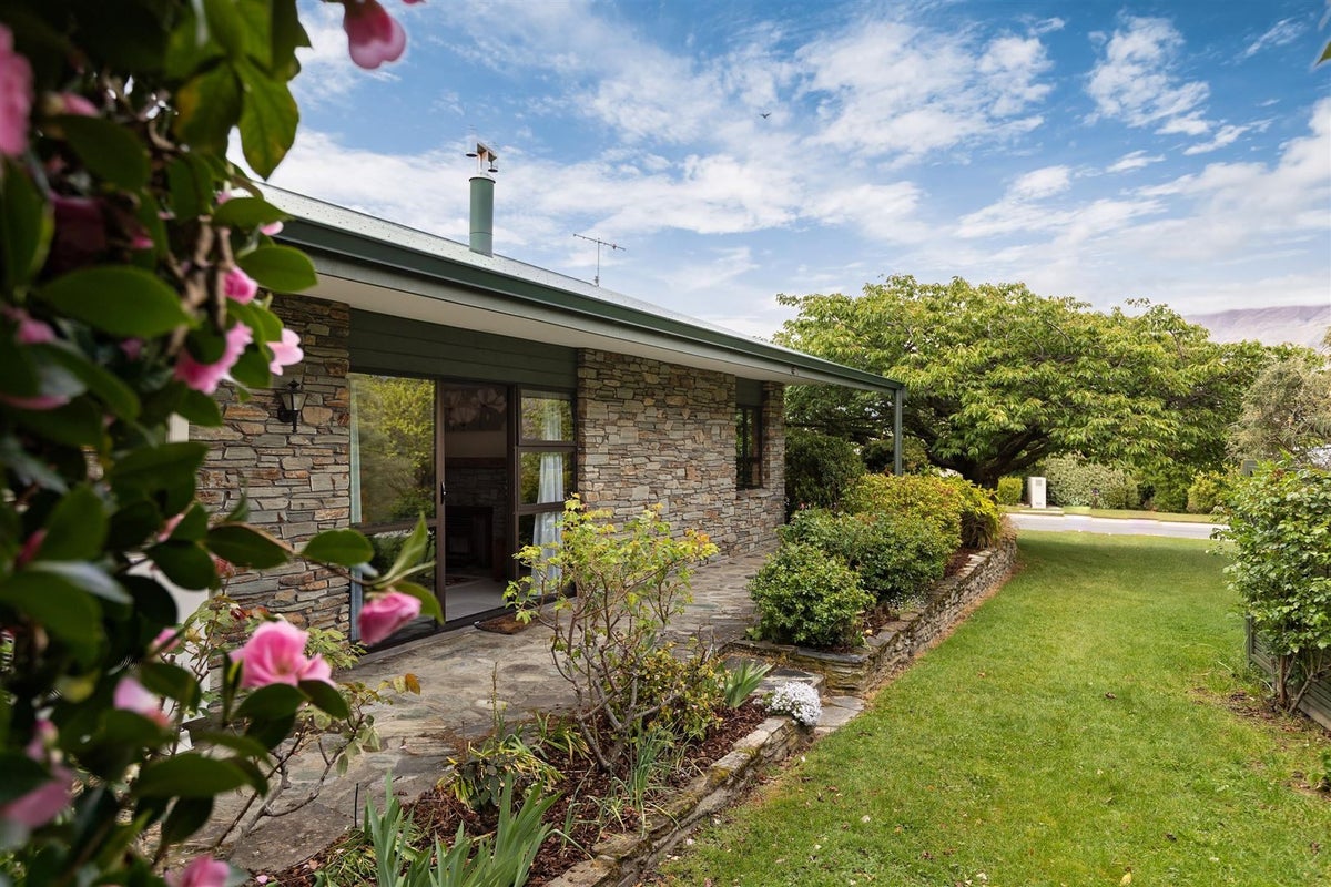 104 Hunter Crescent, Wanaka - Carousel 2