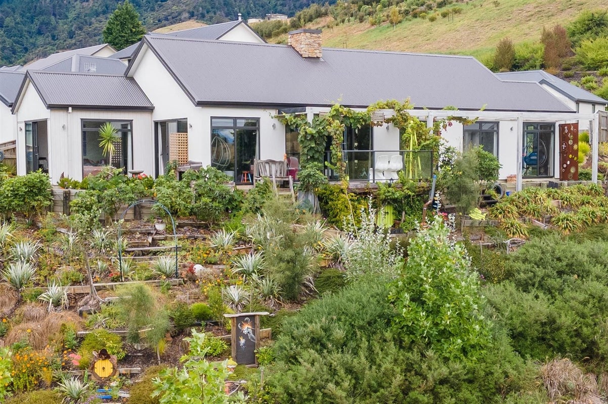 18 Waterson Lane, Stoke, Nelson - Carousel 14