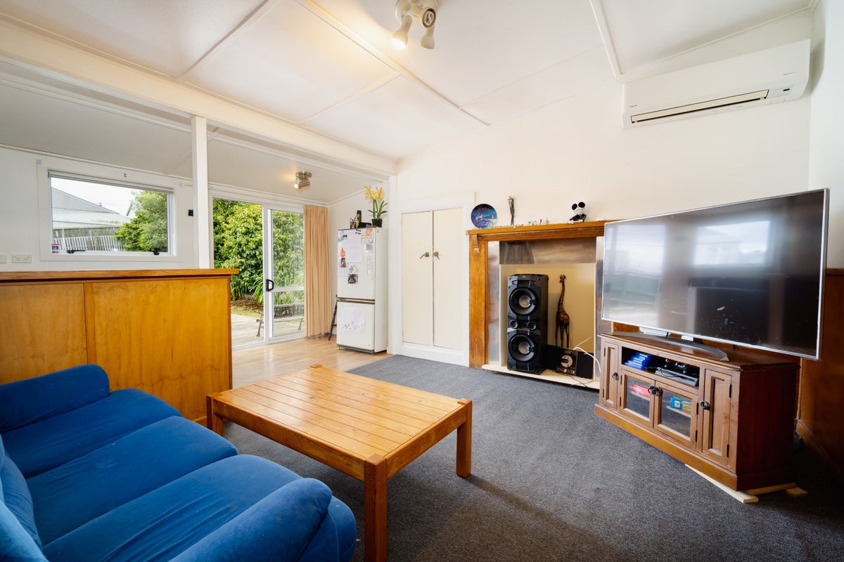 22 Peel Street, Mornington, Dunedin - Carousel 2