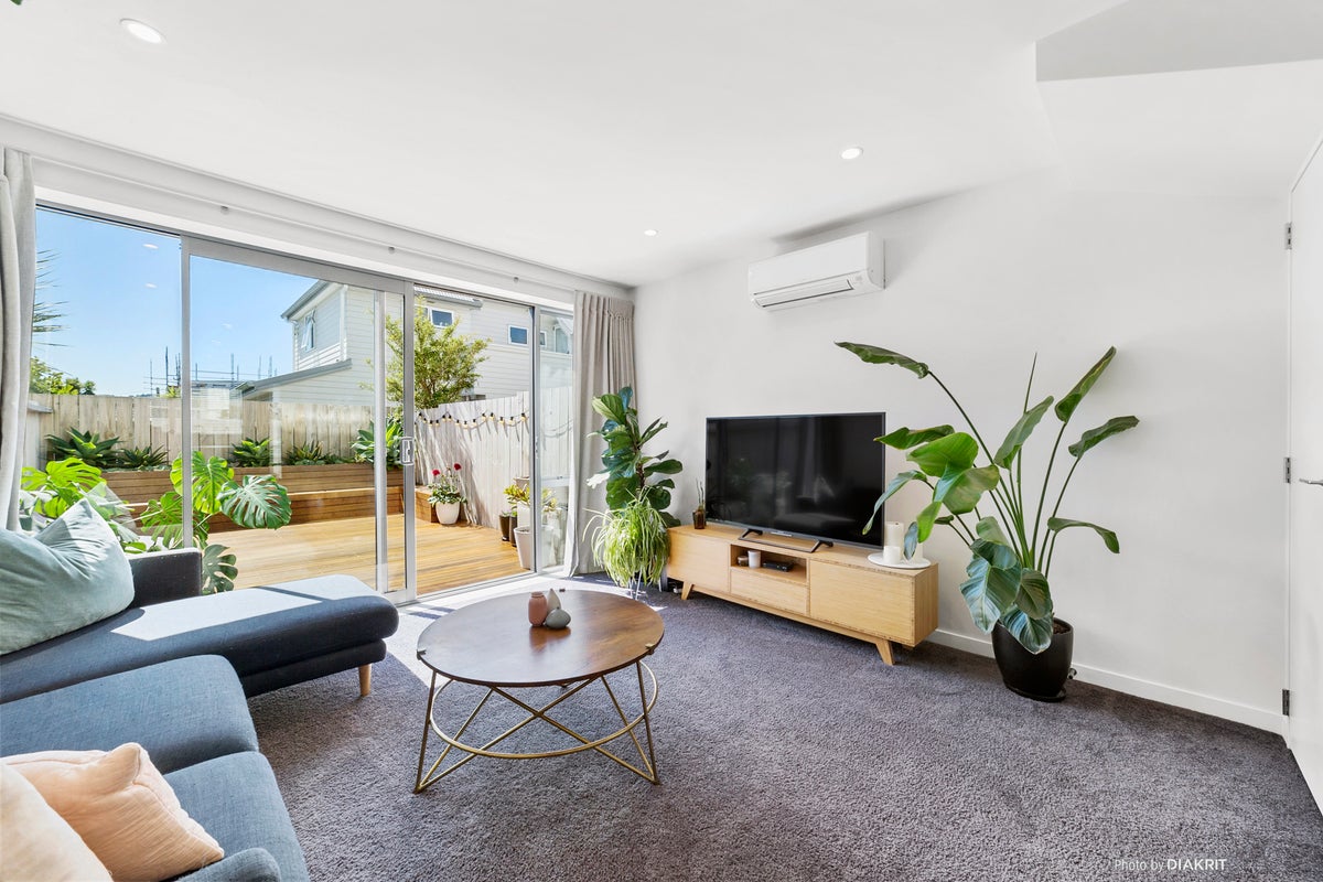 7/2 Stone St, Miramar, Wellington - Carousel 1