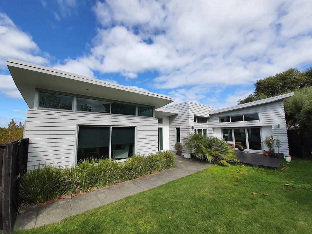 12 Harrowglen Drive, Northcross, Auckland - Carousel 1